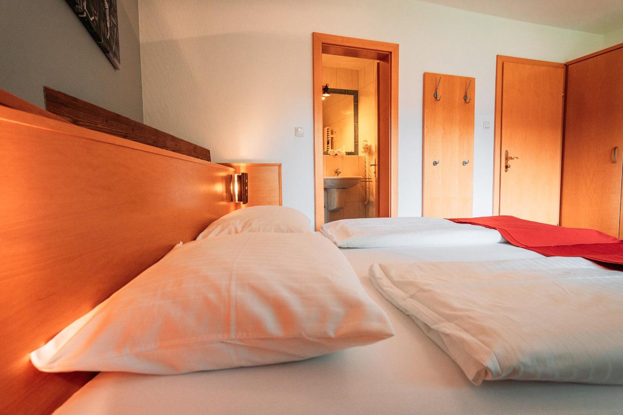 Hahnenkamm Hostel Reutte Rom bilde