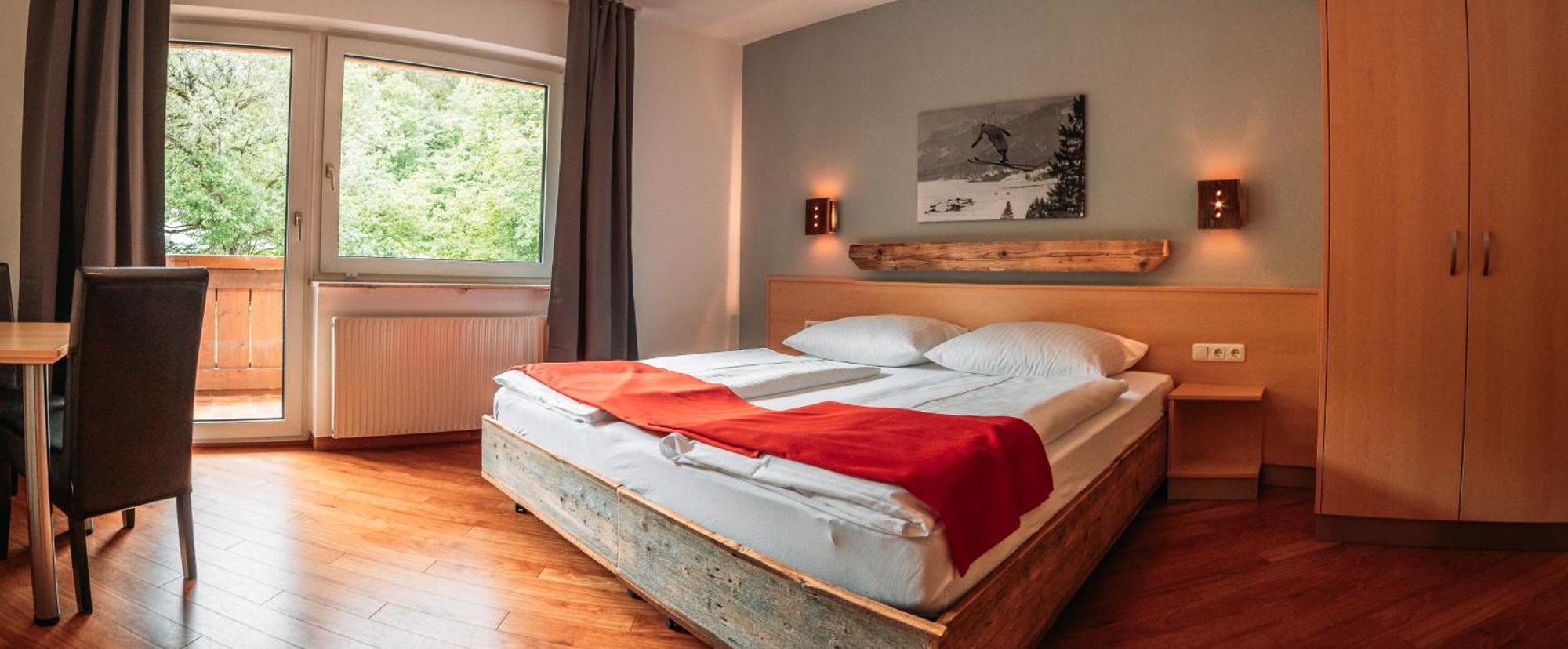 Hahnenkamm Hostel Reutte Rom bilde